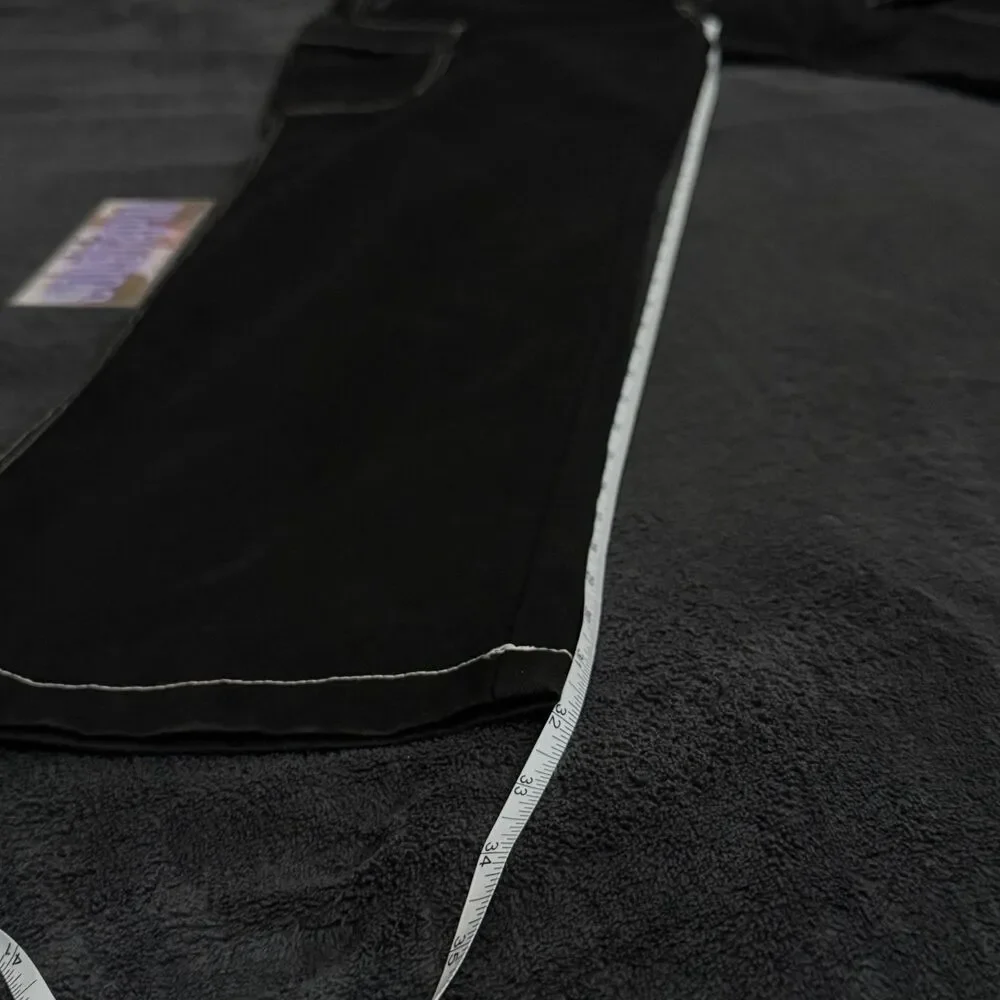 *NEW WITH TAGS* True Religion Cargo White Stitched Black Cargo Pants Size 32X32